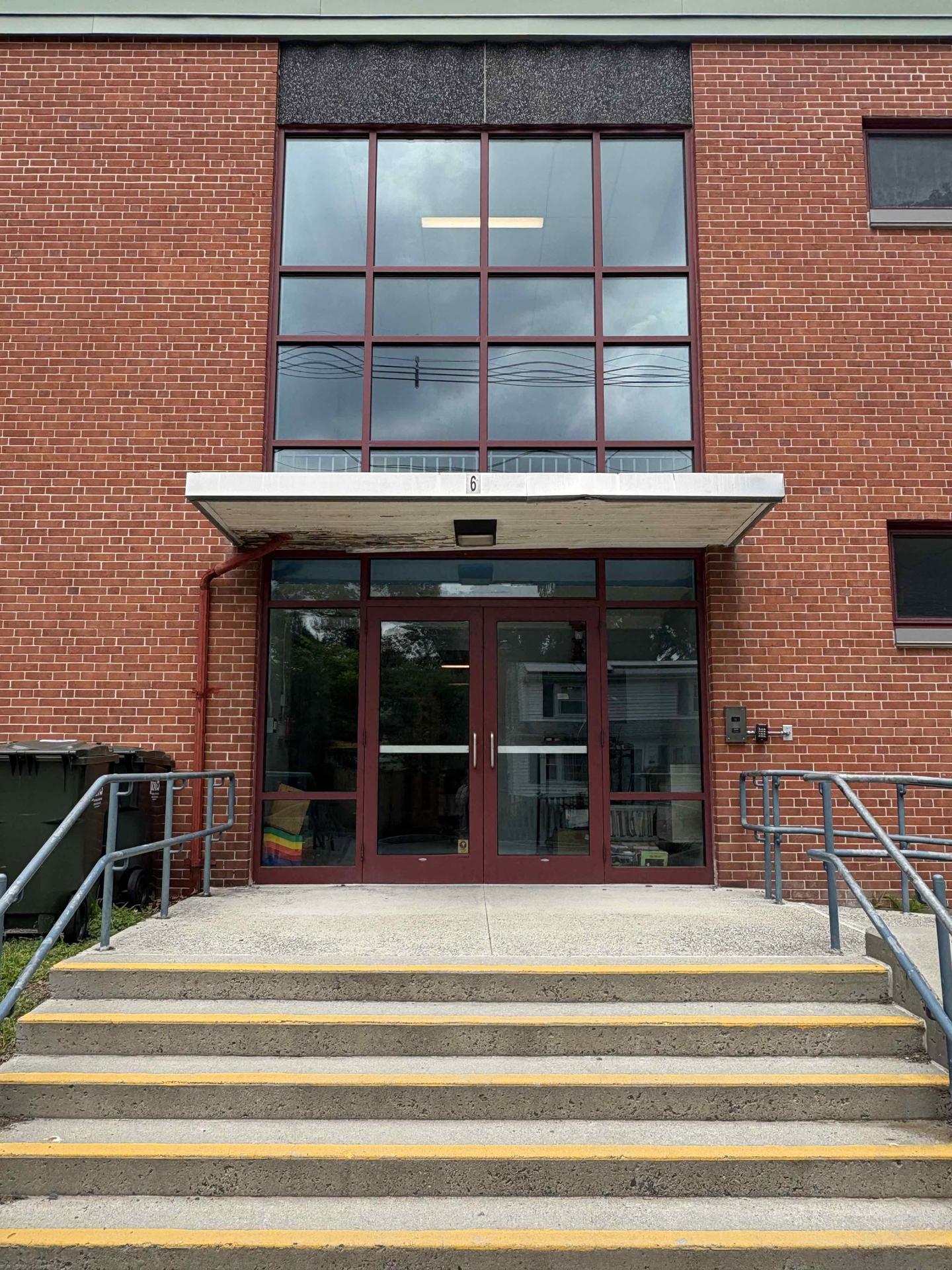 4th arrival - door six