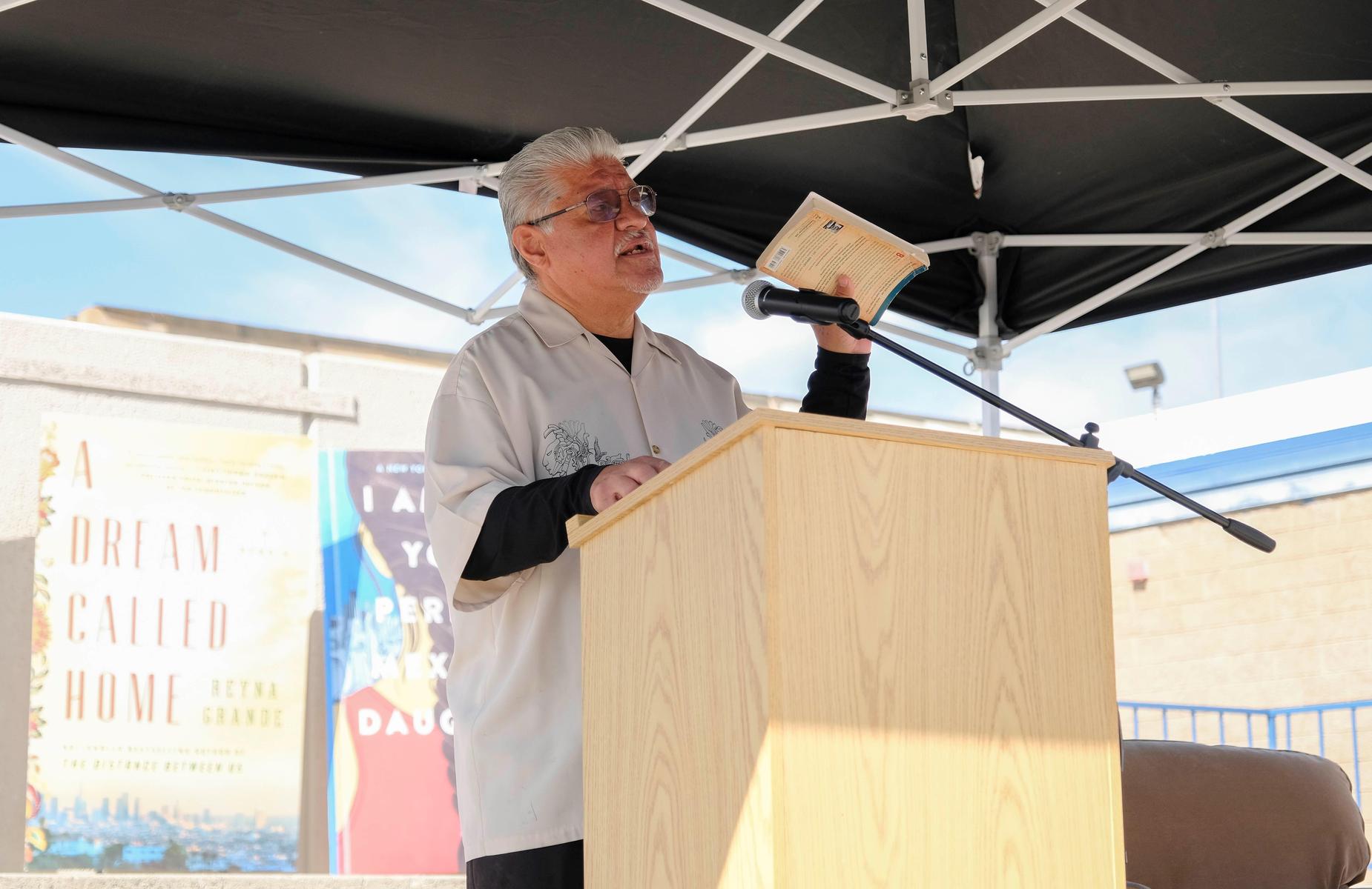 A Big Thank You to Luis Rodriguez! The successful author met with our #GHSVikings to share his wisdom. He also took the time of answer all of their amazing questions. #Proud2bepusd @GareyHighPUSD https://garey.pusd.org/apps/news/article/1515211