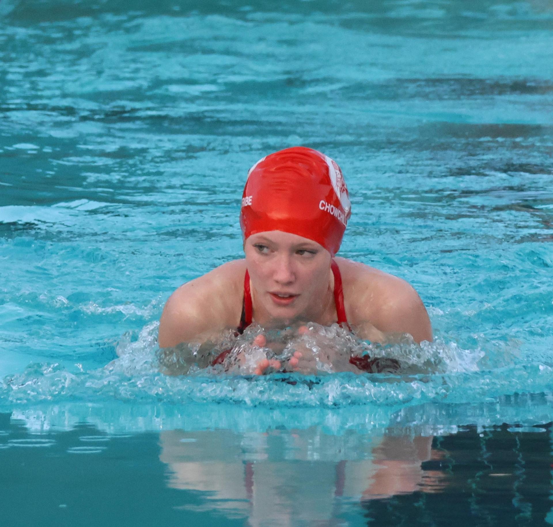 Alina Espinola swimming