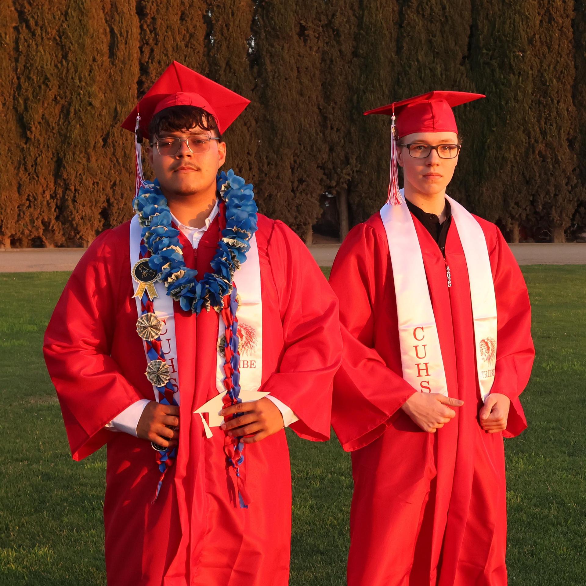 seniors posing together before walking in to graduation