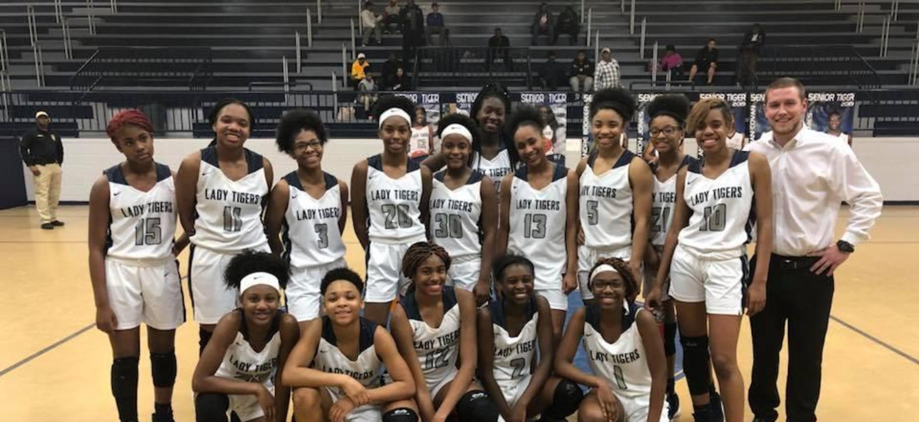 lady tigers basketball group shot