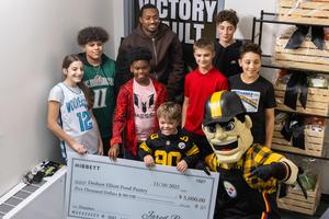 DeShon with Steely and Woodland Hills students