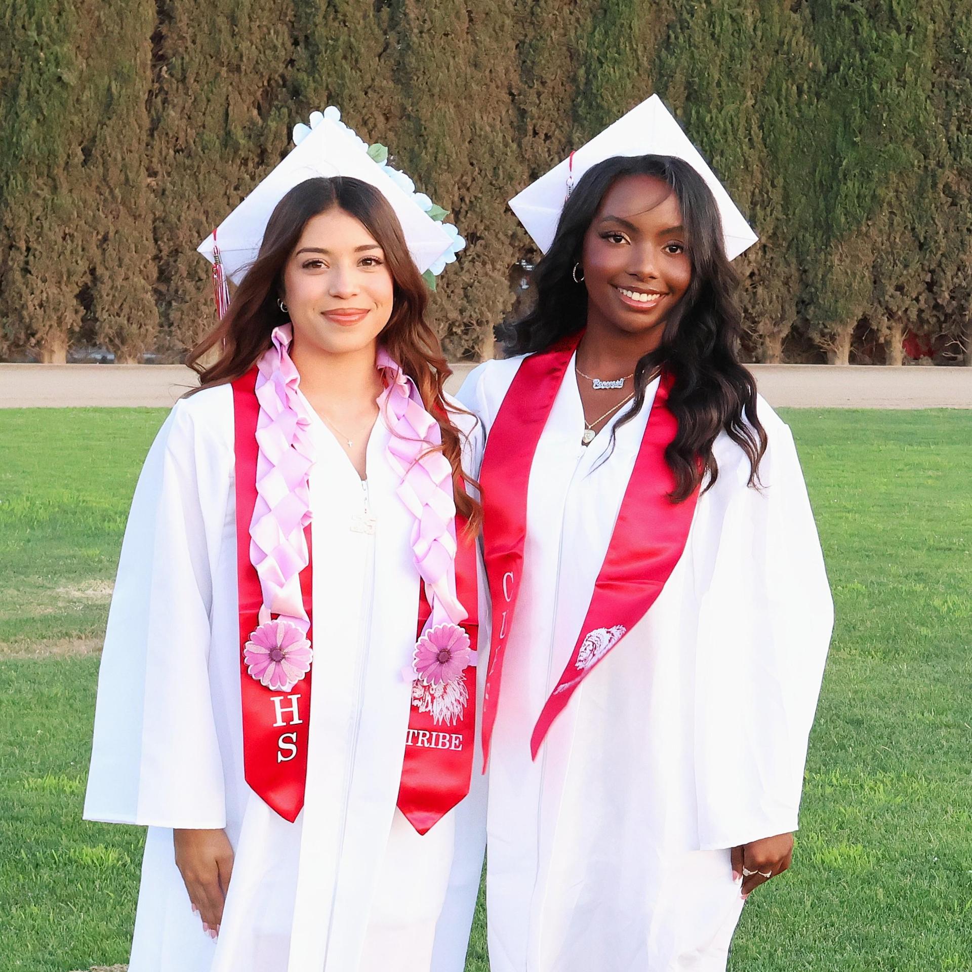seniors posing together before walking in to graduation