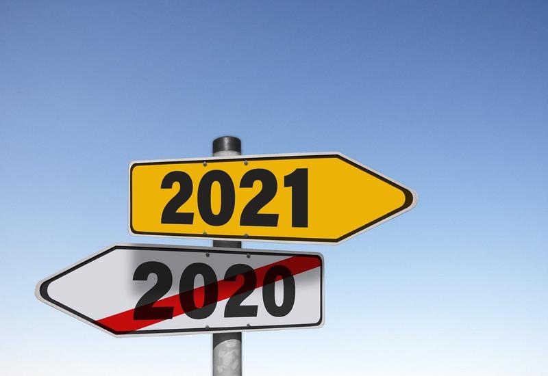 Signpost pointing to 2021