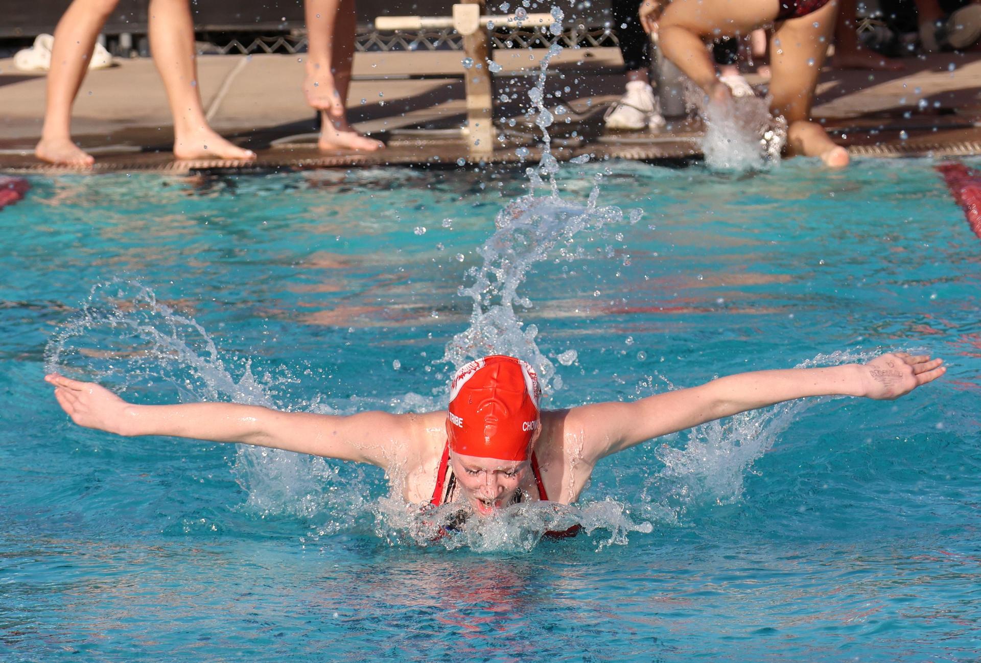 Alina Espinola swimming