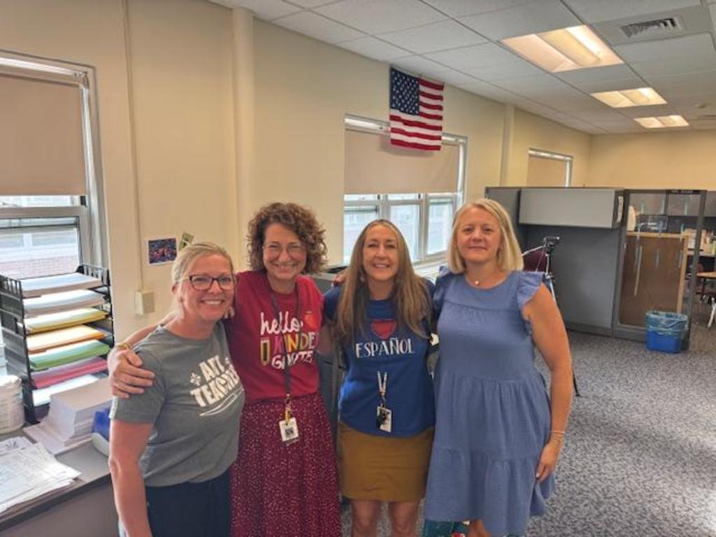 Four Springfield teachers arm in arm.