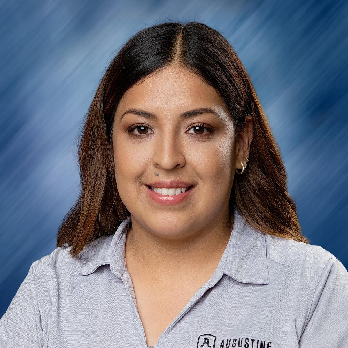 MonicaOliva's Profile Photo