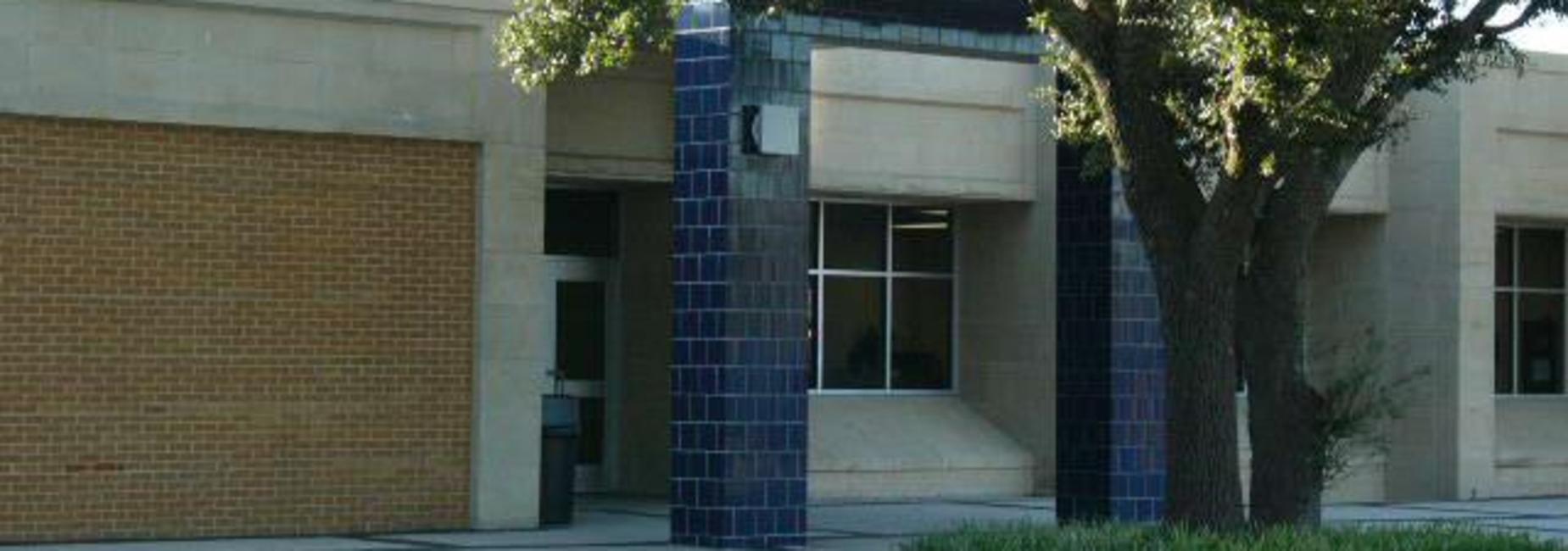 Front entrance to the Ninth Grade Center campus