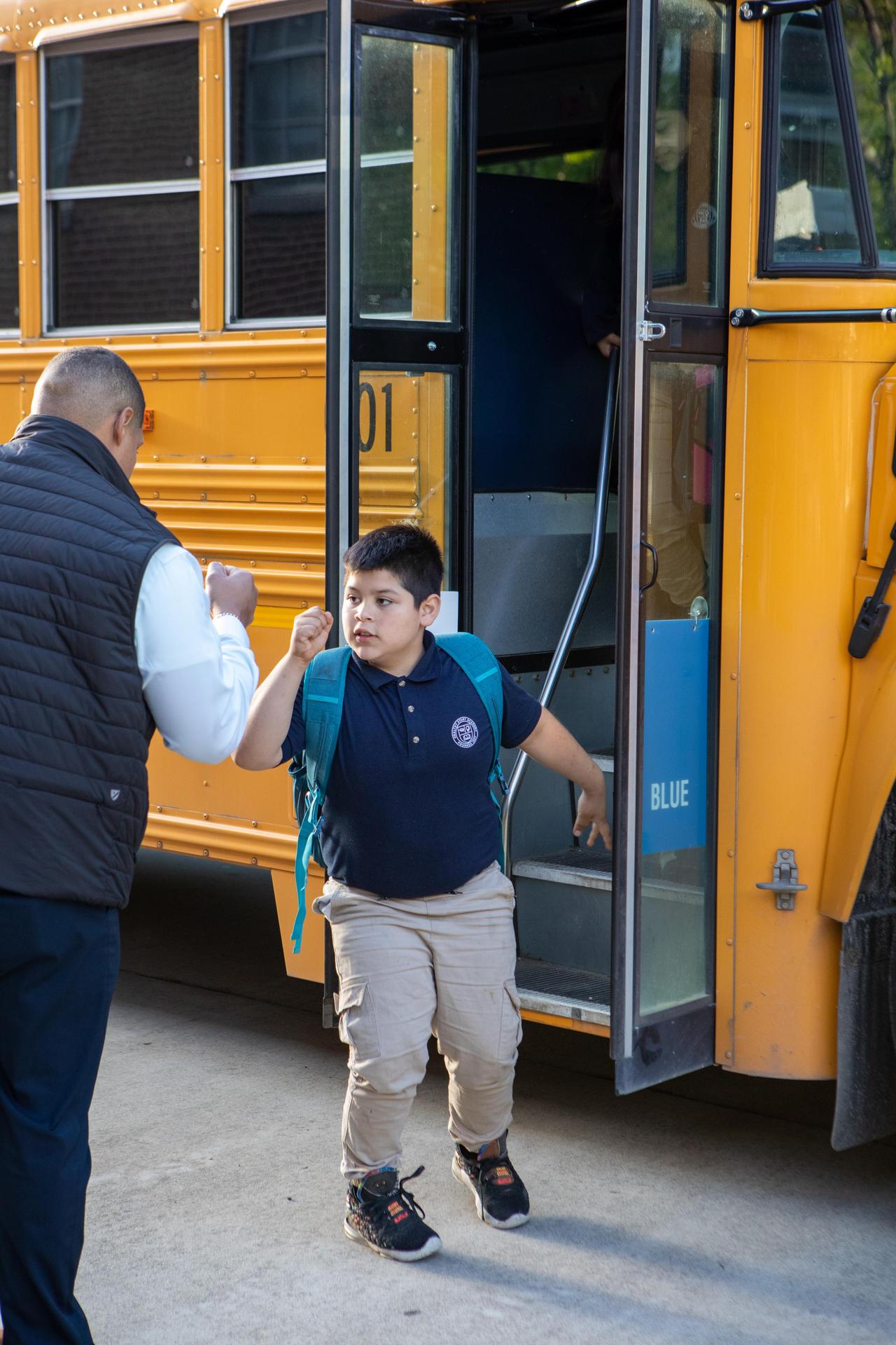 scholars offloading bus