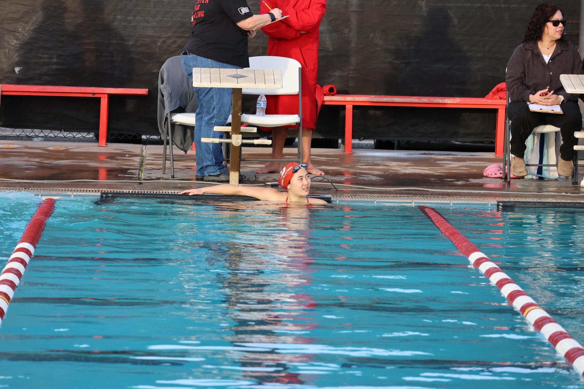Lihna Song swimming