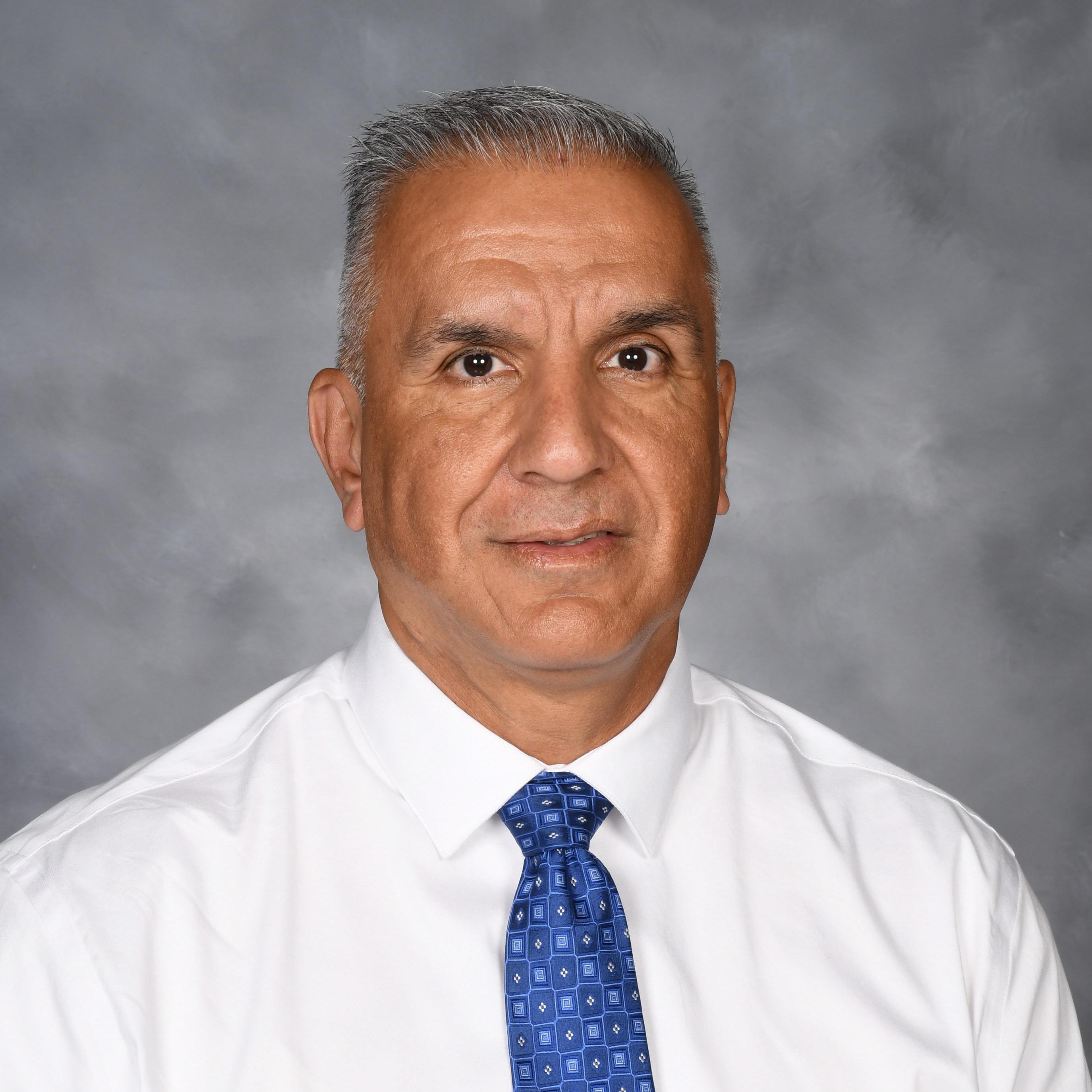 Rogelio (Roger)Robles's Profile Photo