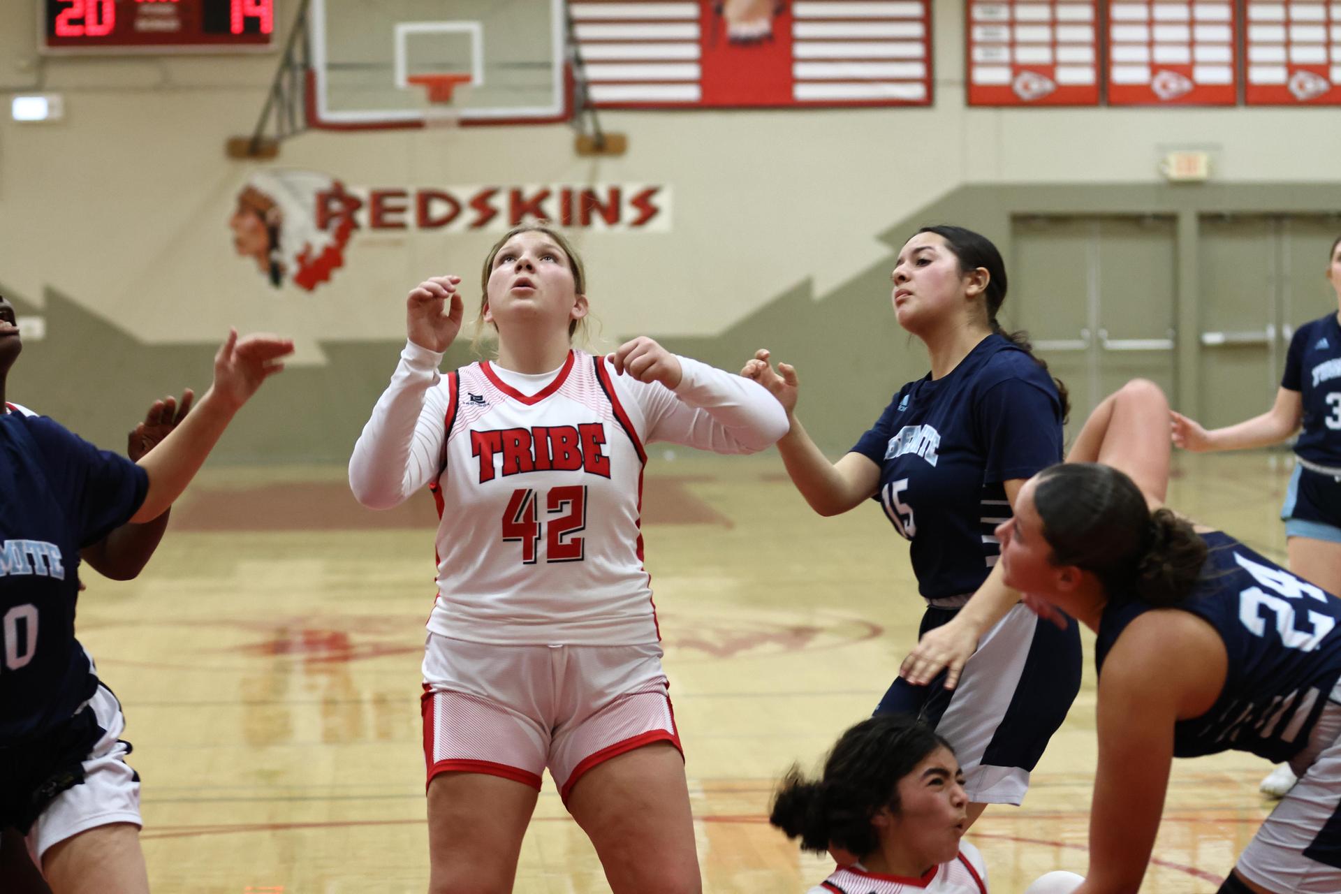 varsity girls playing against yosemite