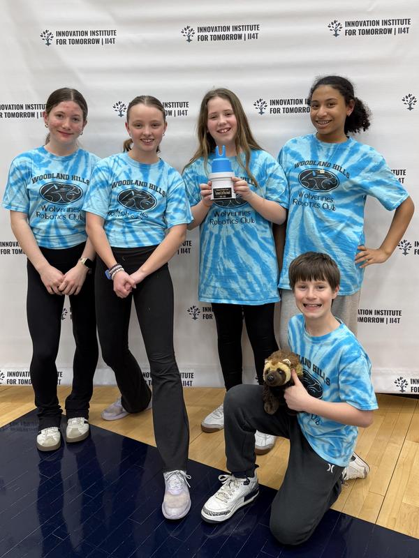 Robotic Wolverines poses for a second photo