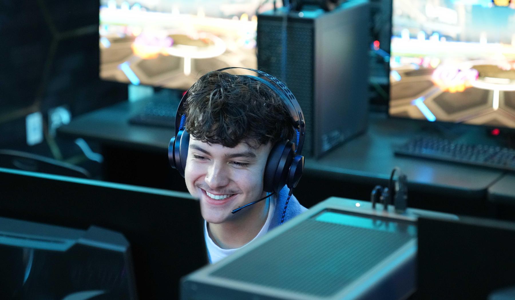 SJHS E-Sports Player