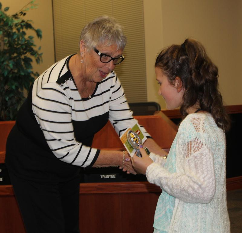Trustee presenting Citizenship Award