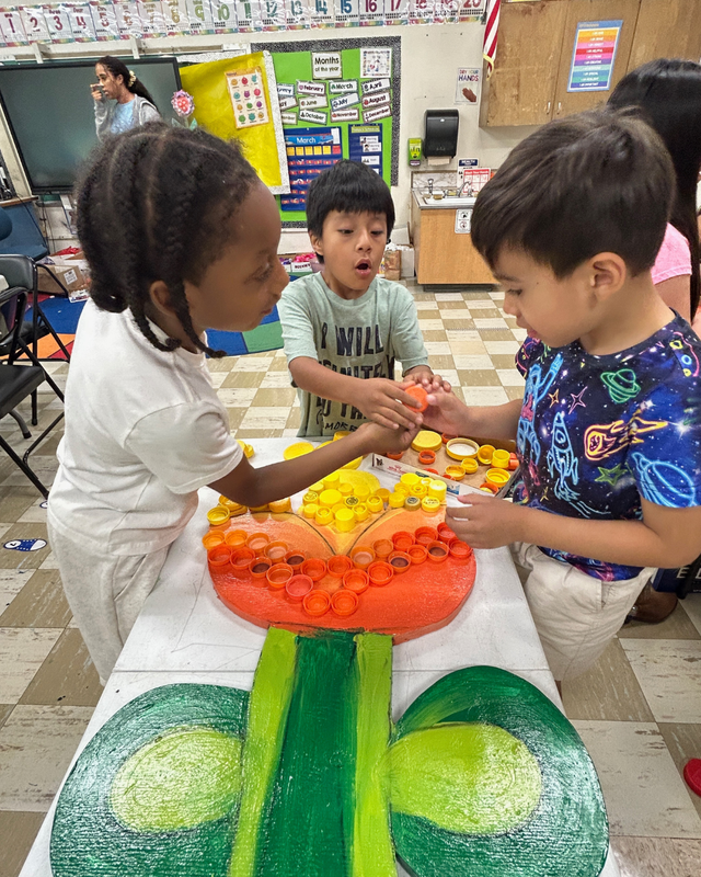 LFJ students use bottle caps to design a flower art project