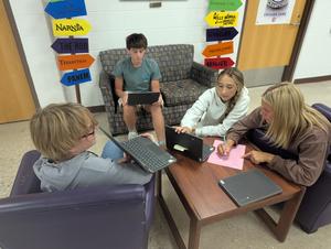 Freshmen students tour the LRC