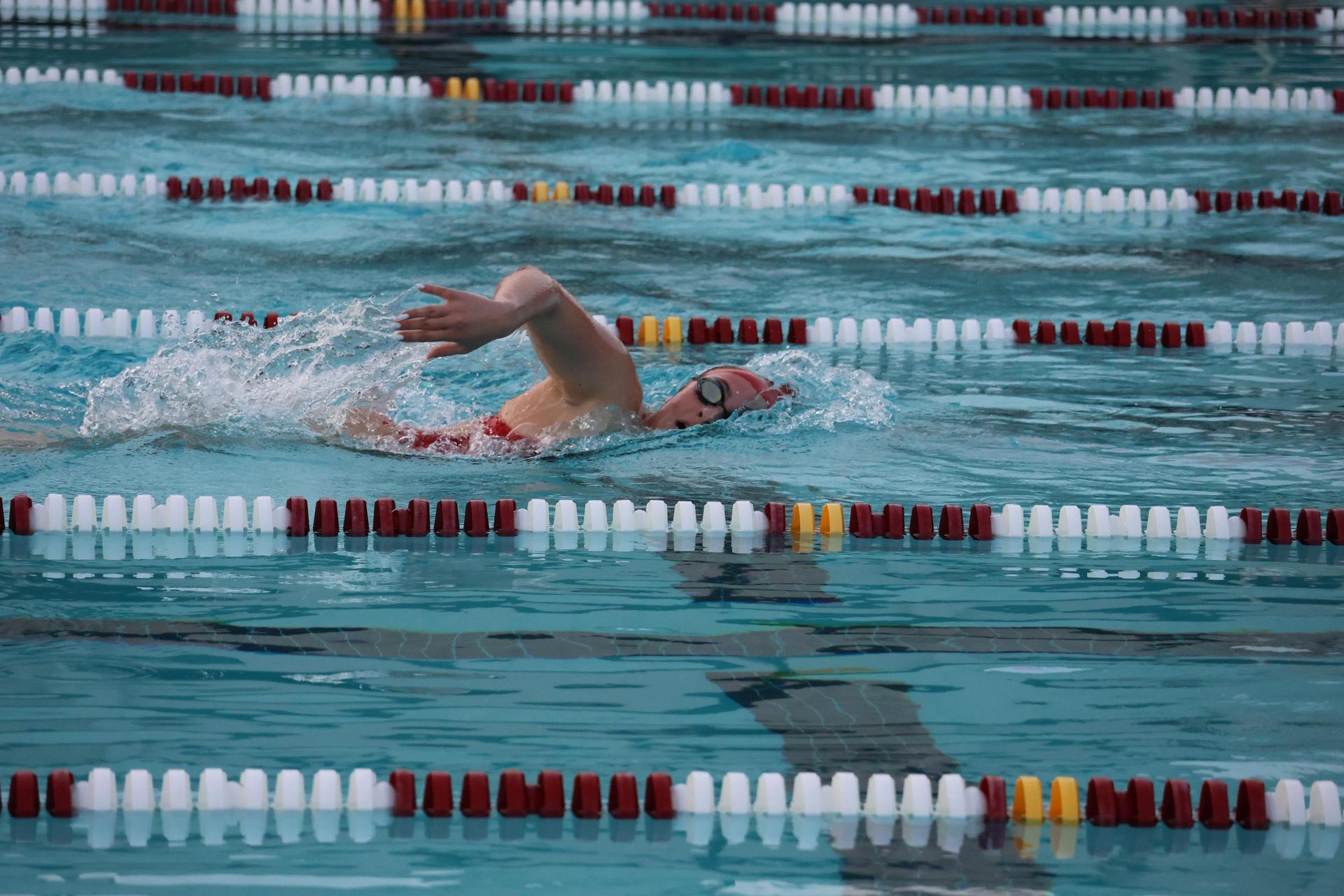 girls swimmers competing in the 400 free relay