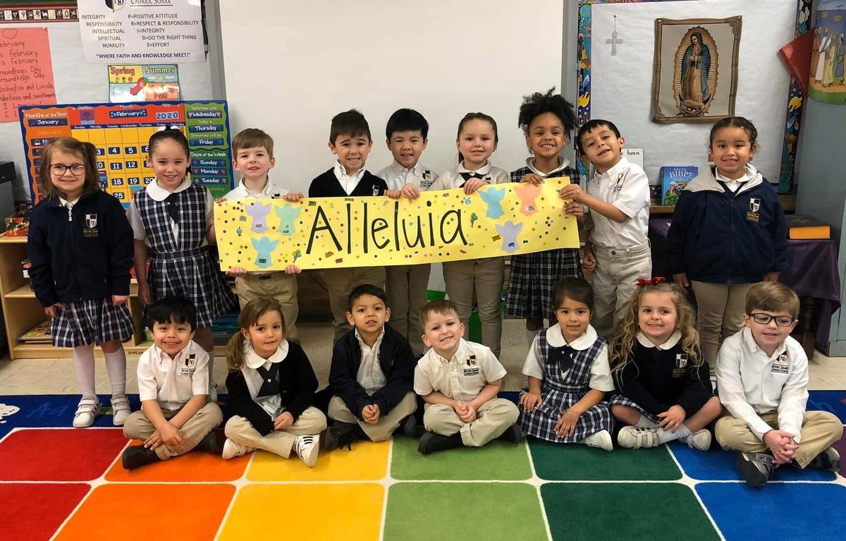 Photo Children holding alleluia sign