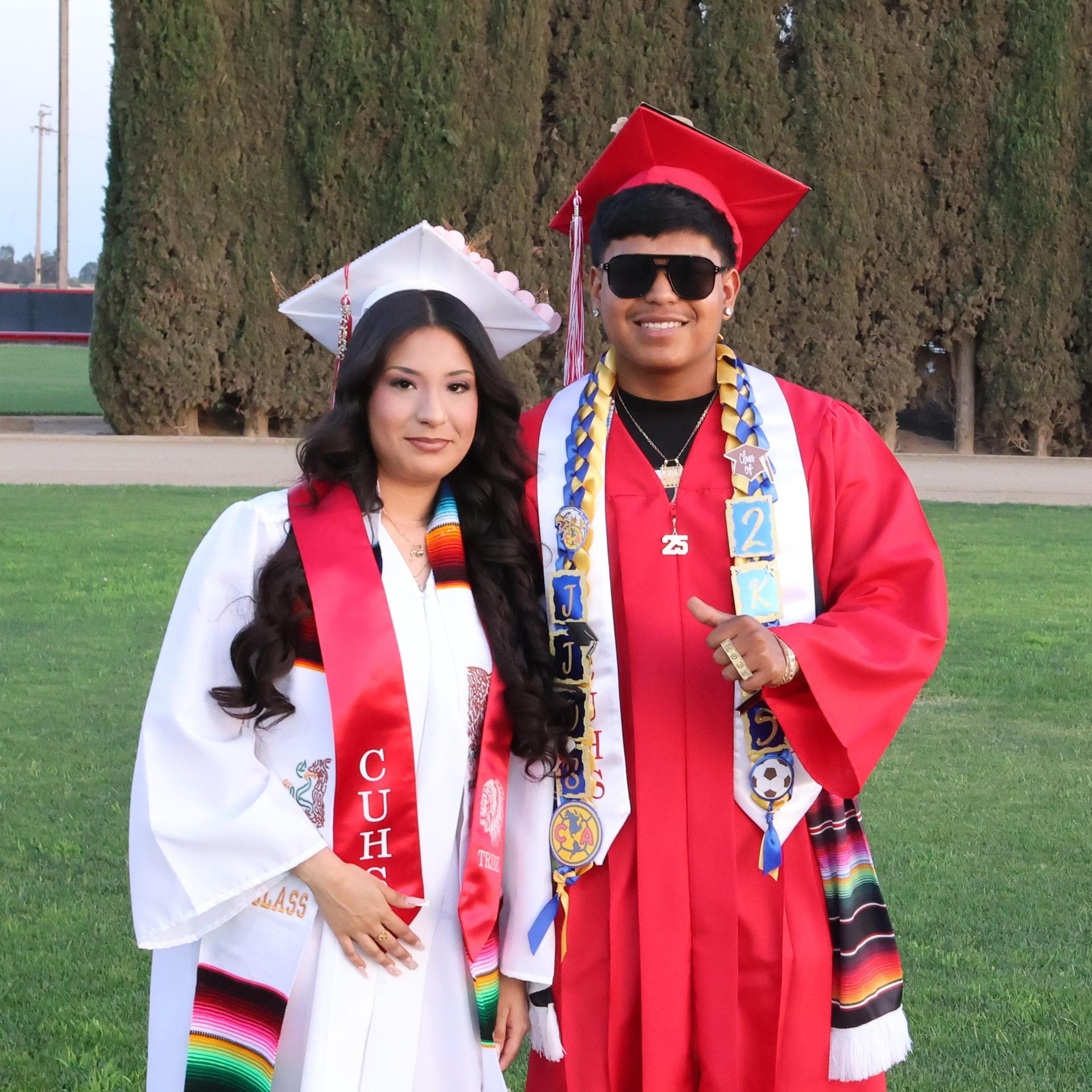 seniors posing together before walking in to graduation