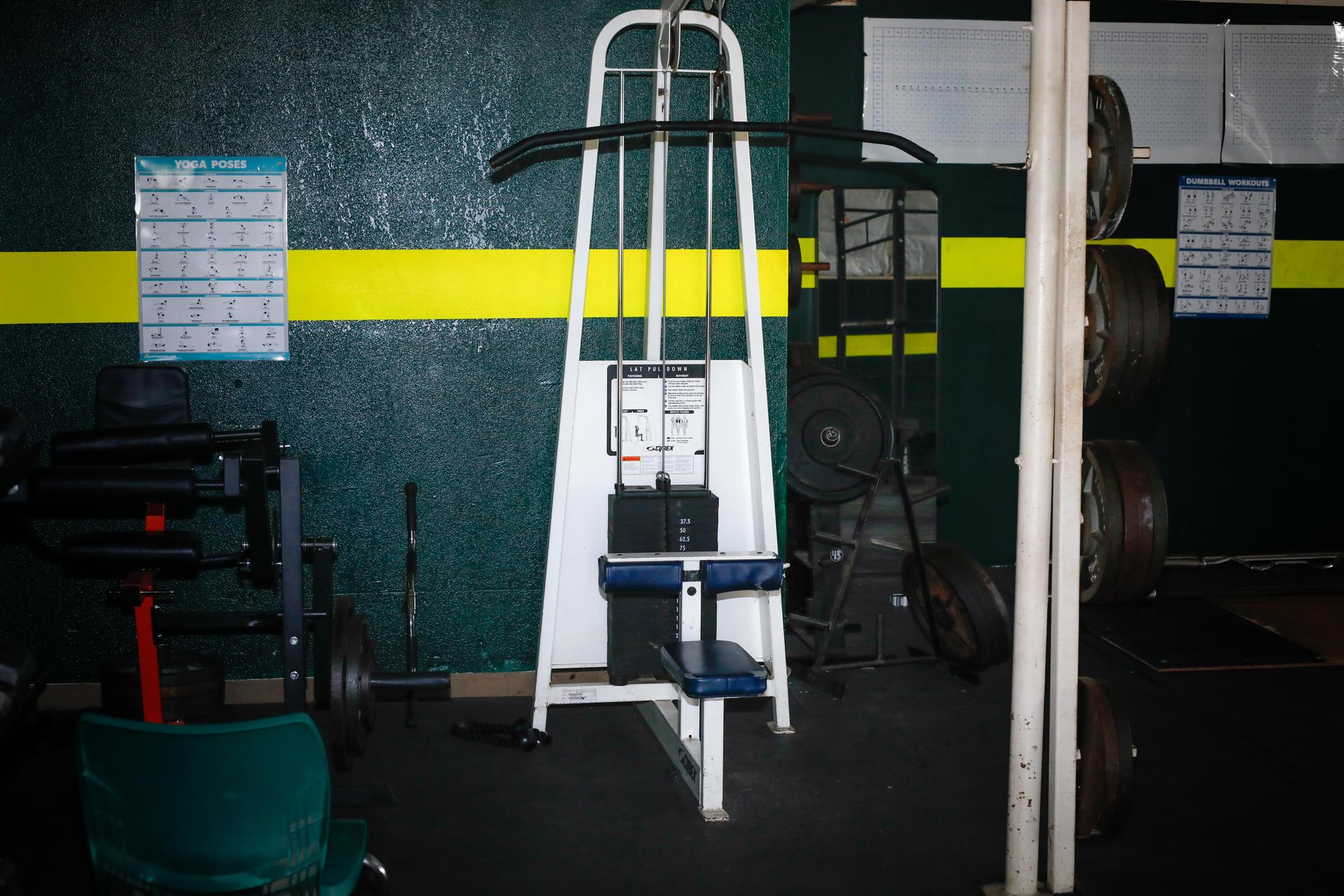 Lat Pulldown Machine