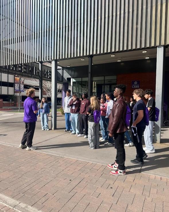 students visiting GCU