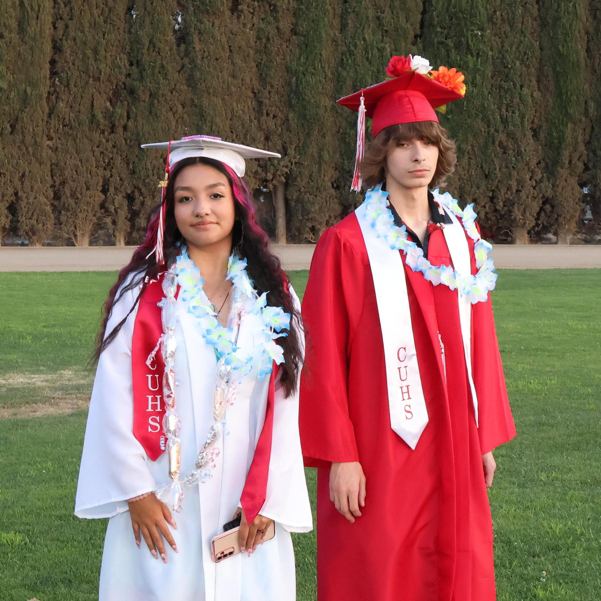 seniors posing together before walking in to graduation