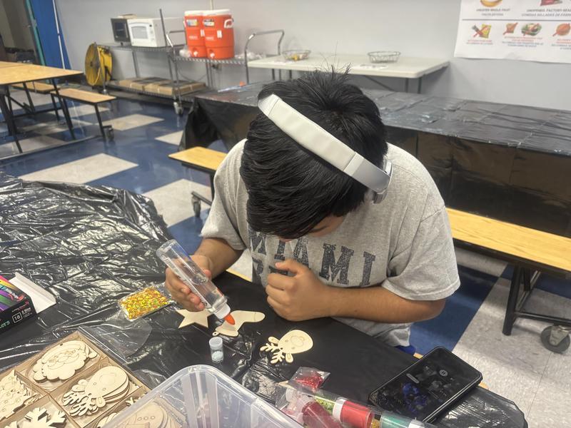 Holiday Cheer at RCA!  ¡Alegría festiva en RCA!