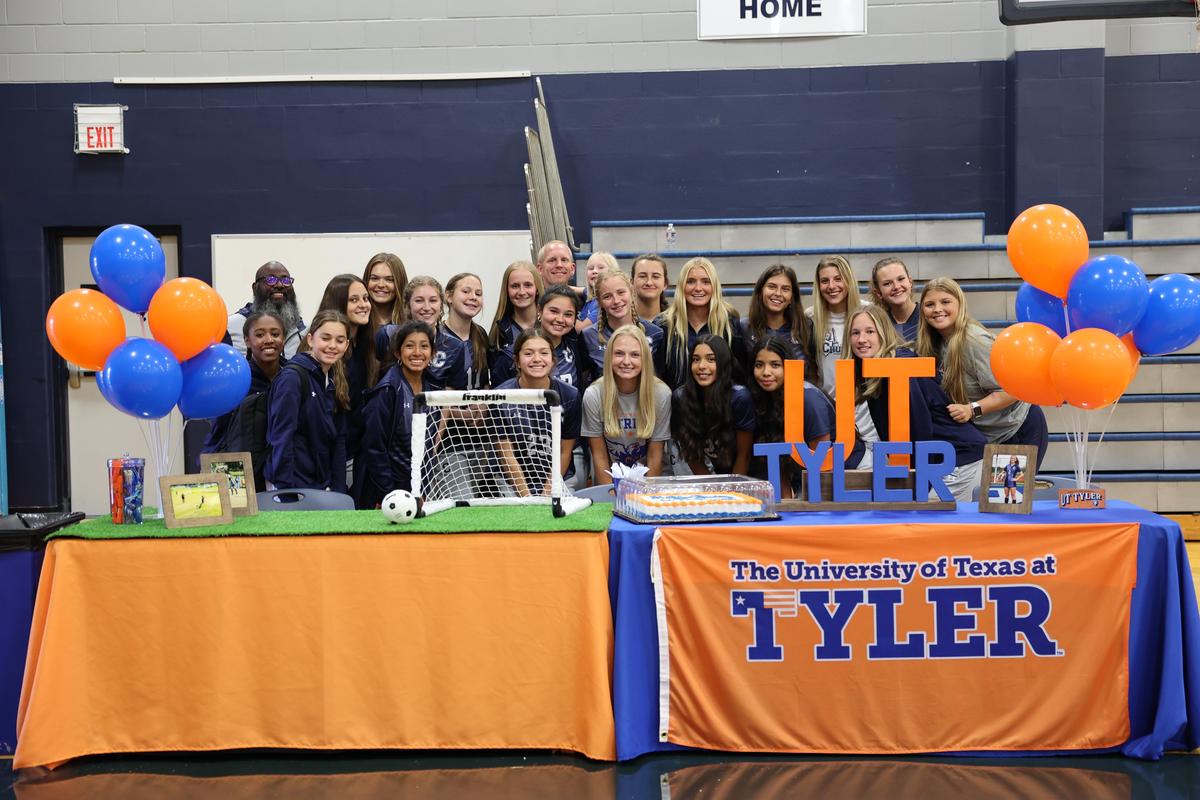 Five Concordia Senior Athletes Sign NLIs on Fall National Signing Day