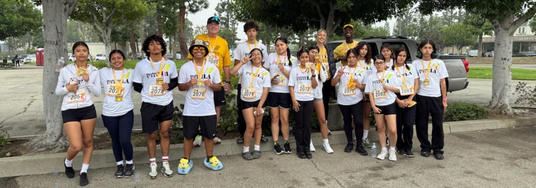 Students Run LA Marathon Group Picture