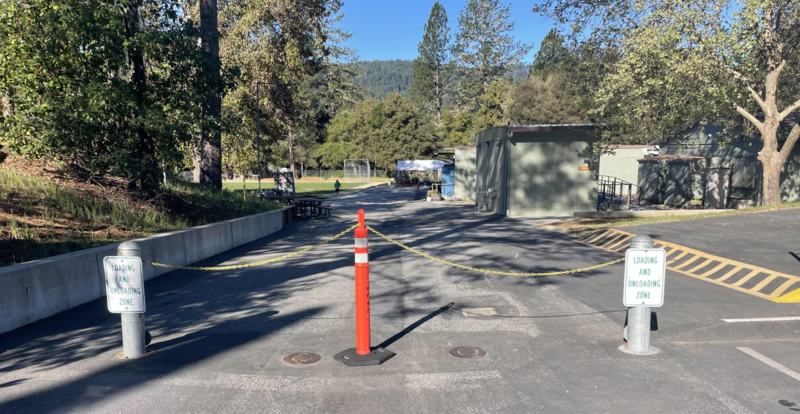 Picture of a gate opening with two 10-min loading zone signs