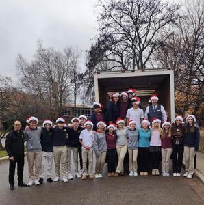 students volunteering