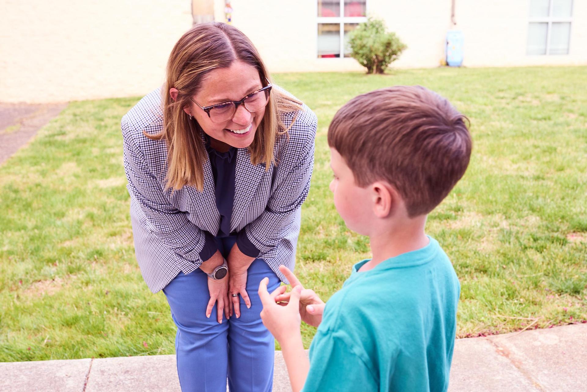 James River Day School Head of School Jenn Lindsay talks with a kindergartener.