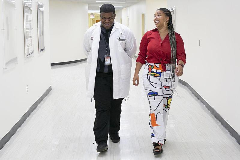 Jayden Lewis, a 2nd year YIP student checks in with one of his staff mentors from UChicago Medicine's cancer clinical trials team, Briana Harrison.