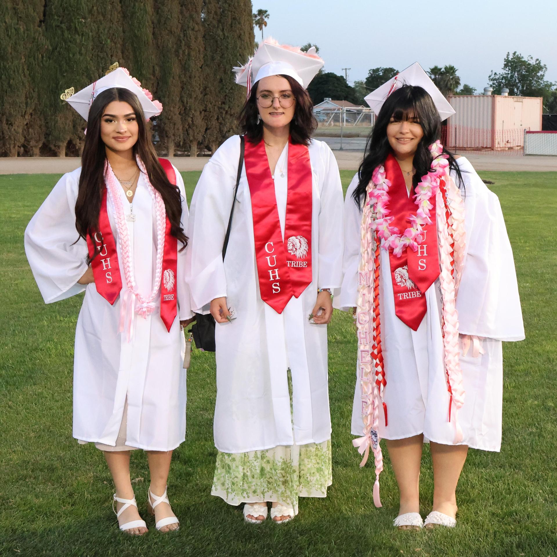 seniors posing together before walking in to graduation