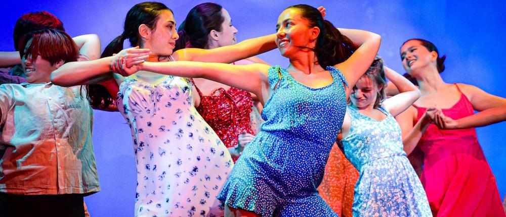 kids on stage dancing