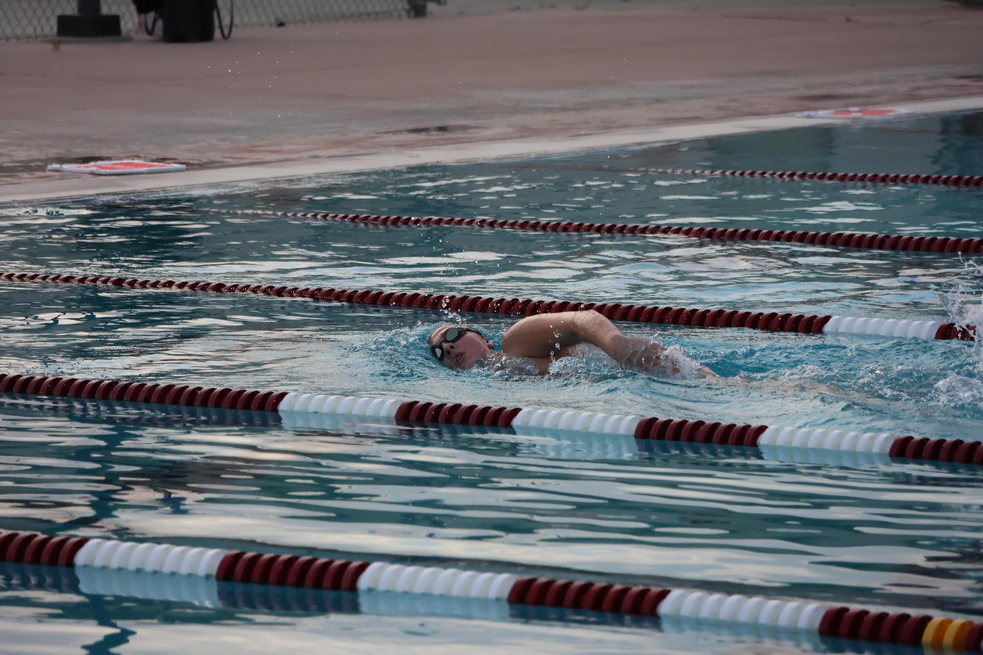 girls swimmers competing in the 400 free relay