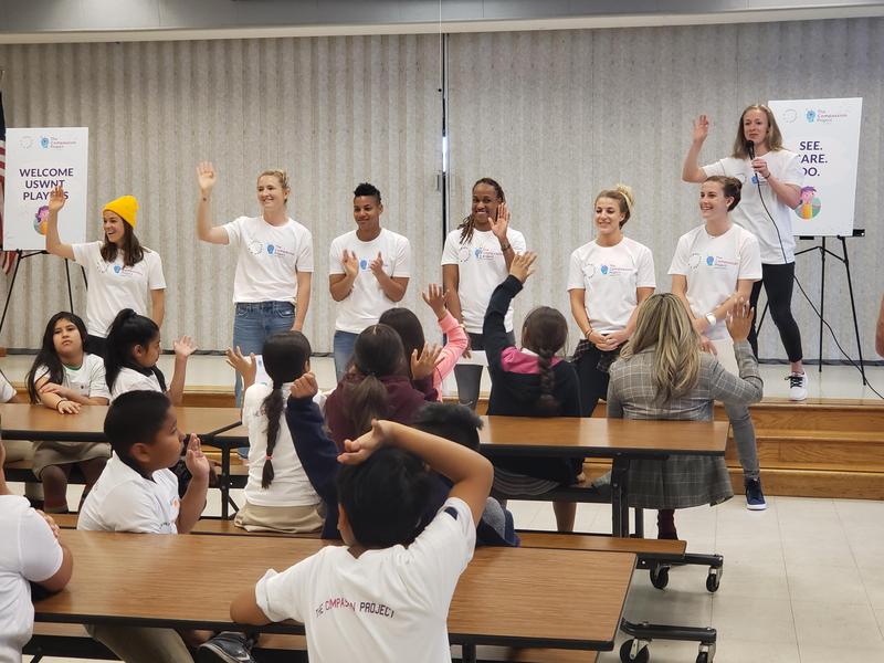 USWNT with students 1