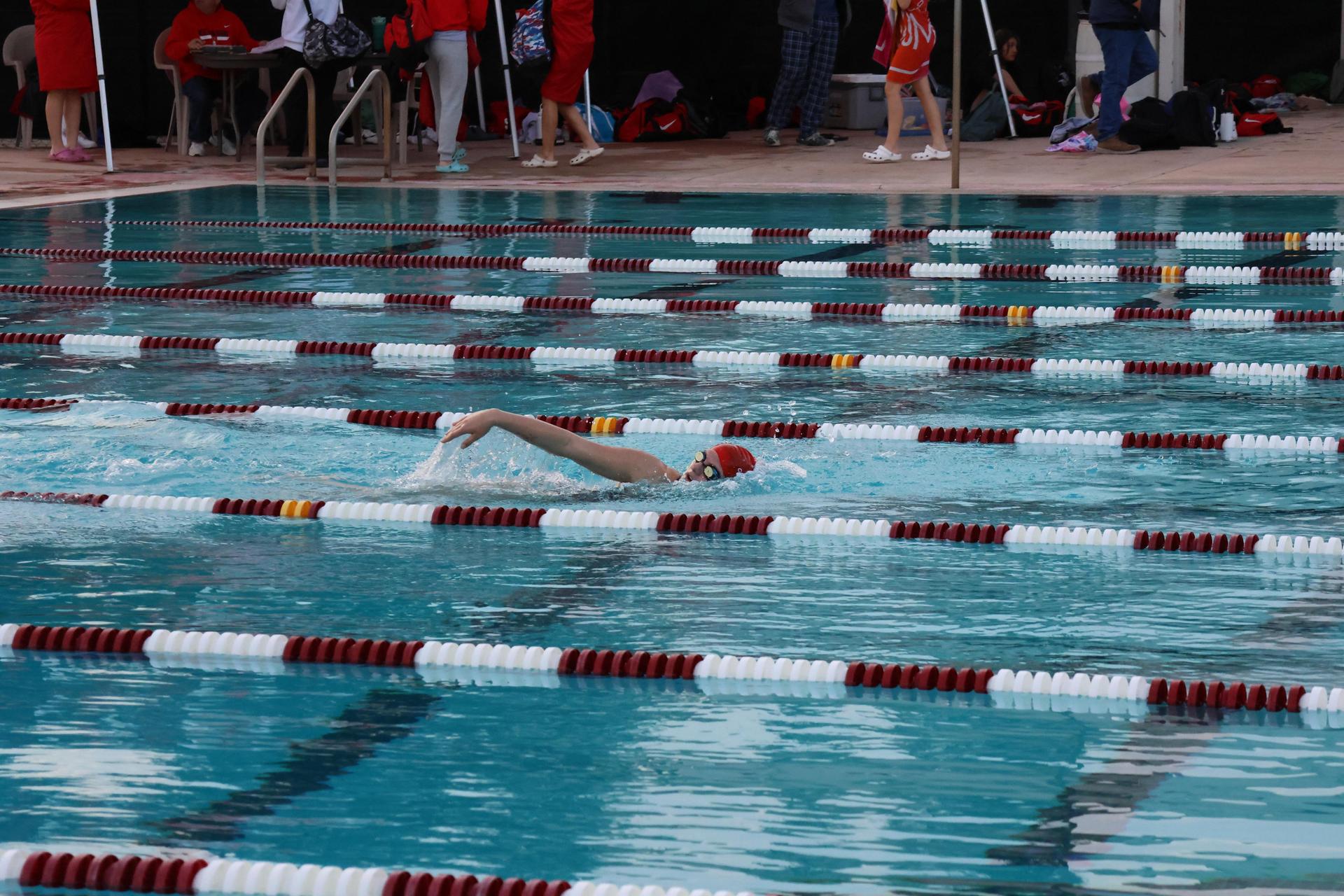 girls swimmers competing in the 400 free relay