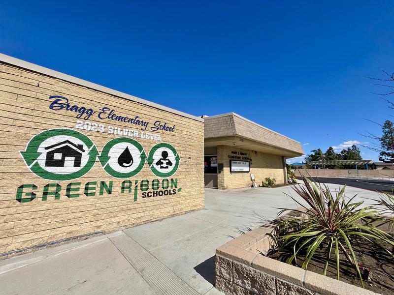 Bragg Elementary School with California Green Ribbon mural.