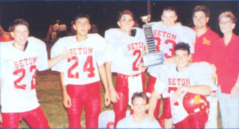 1995 Football team with trophy