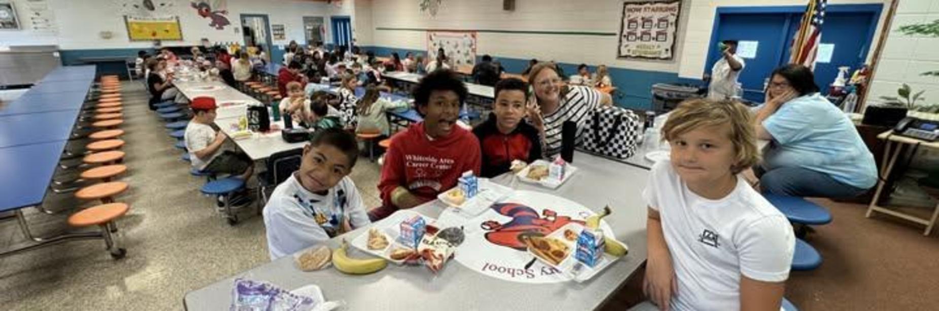 Students enjoy lunch at CES
