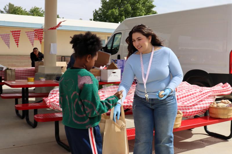 Annual Student Farmers Market Kicks Off at Eastside Elementary