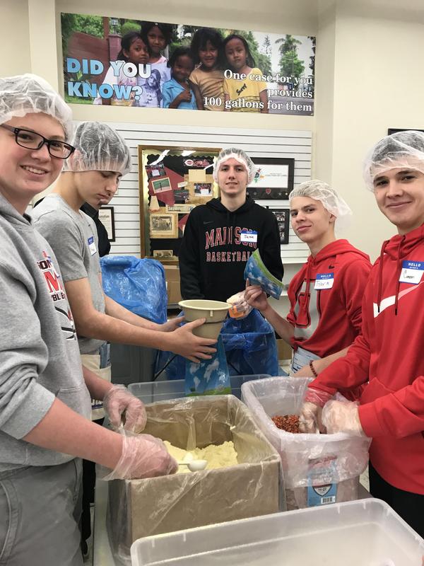BOYS BASKETBALL HELPS HURRICANE MICHAEL VICTIMS Featured Photo