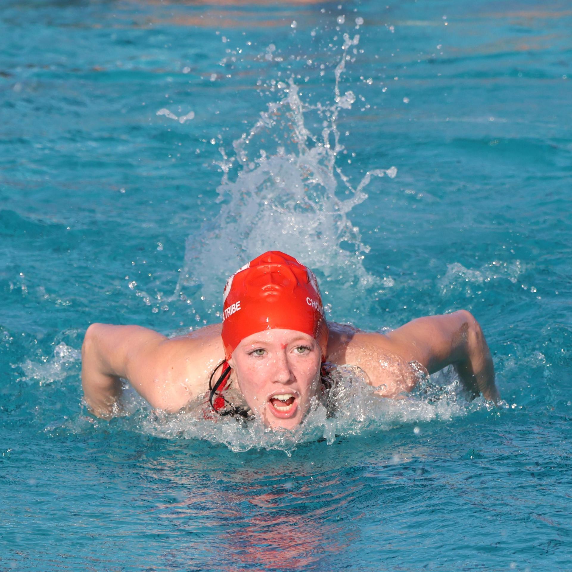Alina Espinola swimming