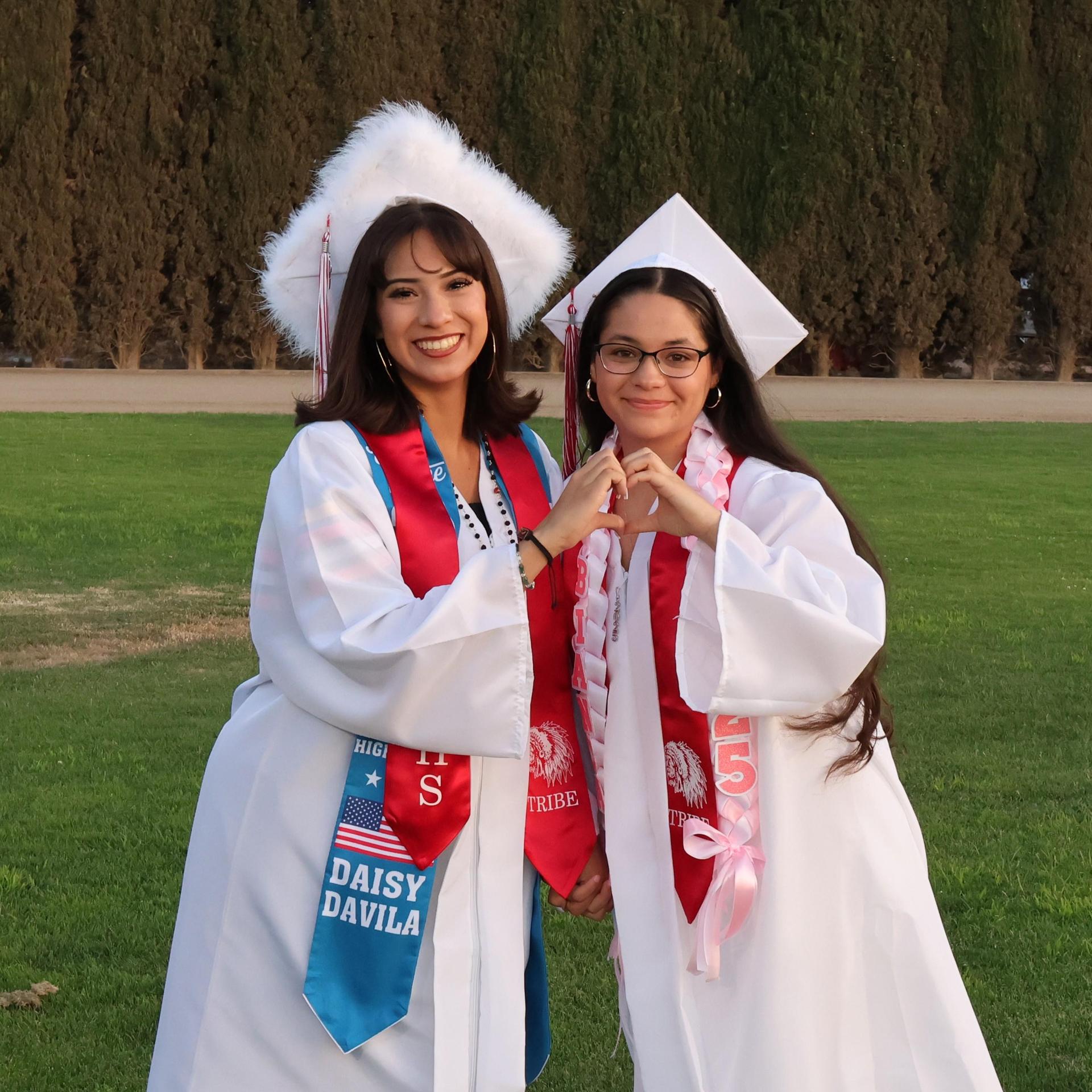 seniors posing together before walking in to graduation