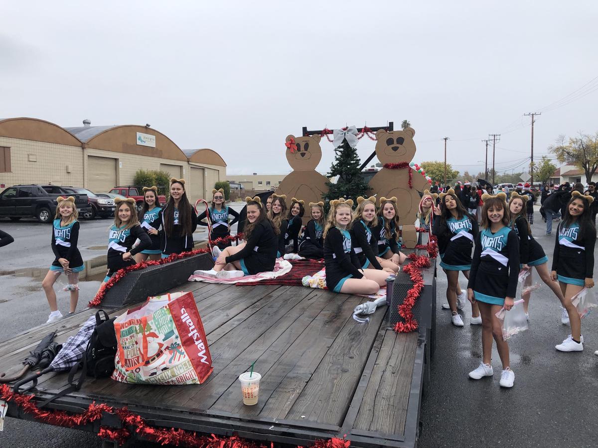 2022 Hemet Christmas Parade Dartmouth Middle School