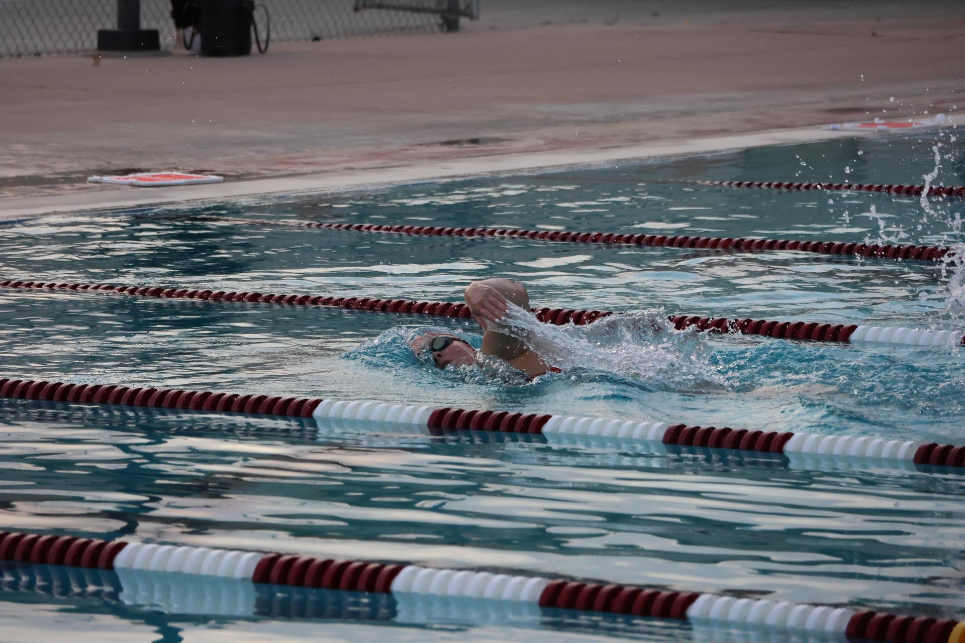 girls swimmers competing in the 400 free relay