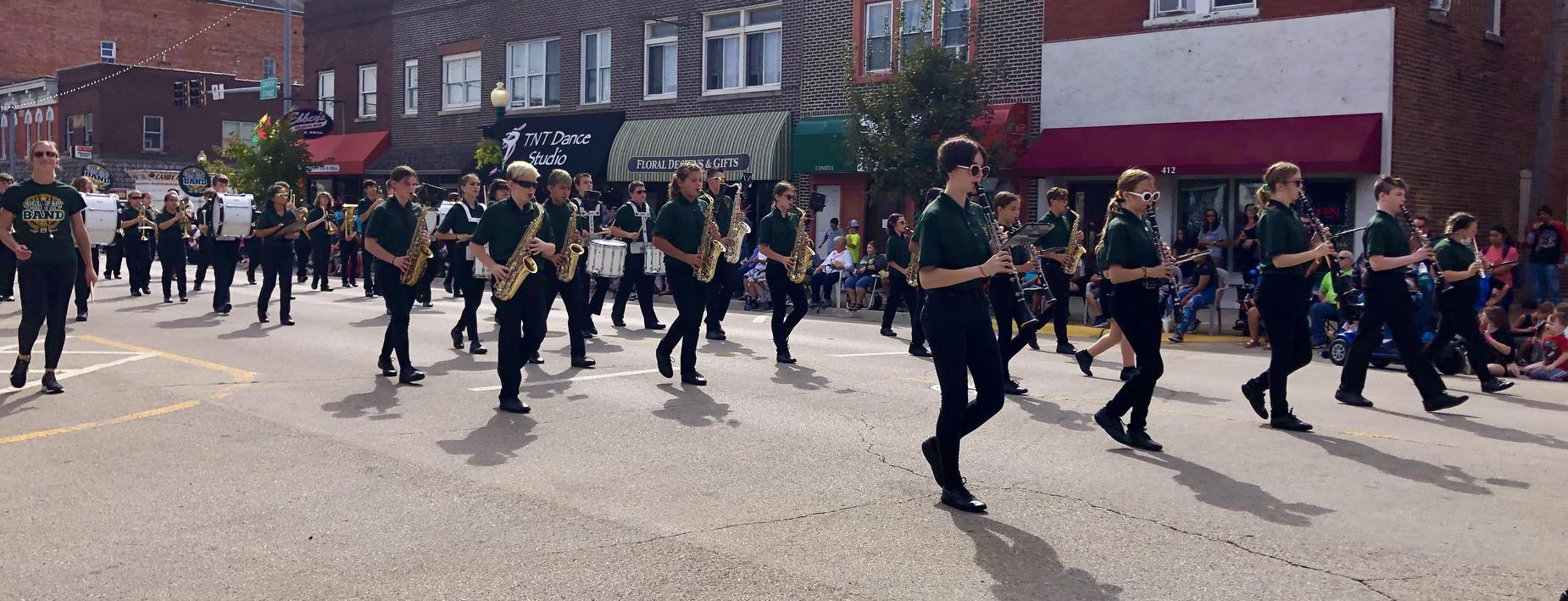 Parade - Marching band performance