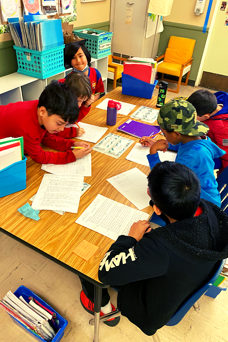 4th graders researching molecules and organisms